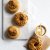 Lotus Biscoff Crumble dekorerade donuts kaksmulor