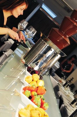 chocolatefountain-Giles-&-Posner-CF-750