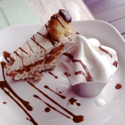 dessert med chokladfudgesås