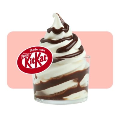 glass med kitkat cocoa sauce with wafer pieces