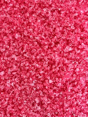 rosa kristallsocker jordgubbssmak popz närbild sockerkristaller